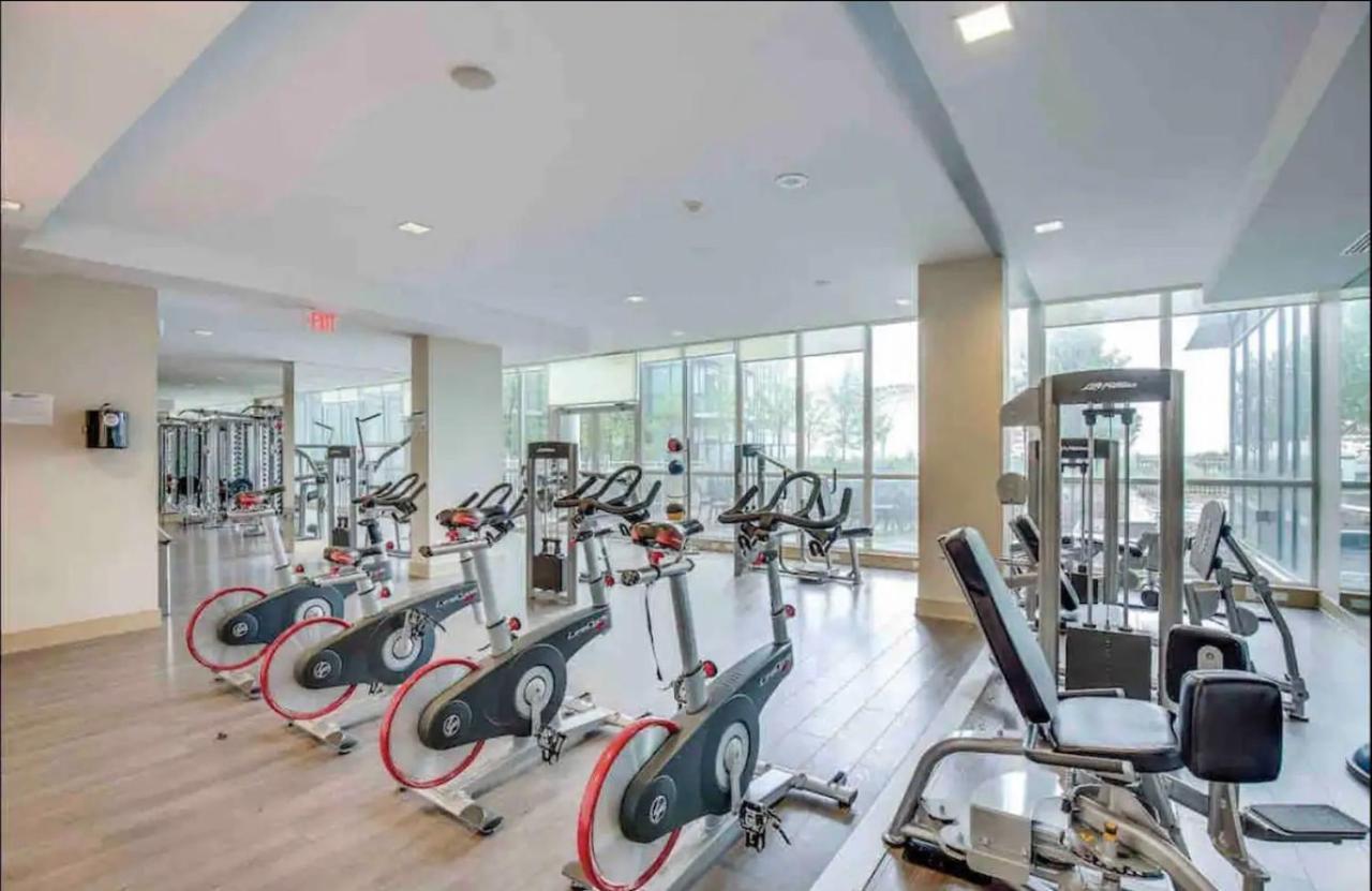 Ultra Luxurious 2.5 Bedroom 2 Full Bathroom 1 Parking Condo Near Sq1 Striking Views Mississauga Exteriér fotografie