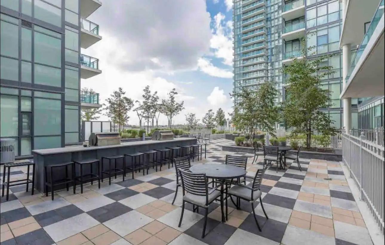 Ultra Luxurious 2.5 Bedroom 2 Full Bathroom 1 Parking Condo Near Sq1 Striking Views Mississauga Exteriér fotografie
